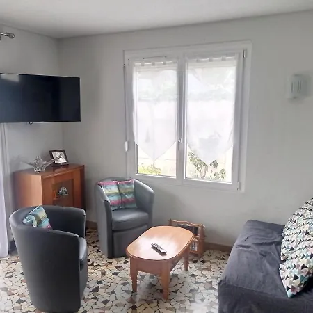 Maison De Plain-pied Avec Terrasse, Centre Ville, à 150m De La - Fr-1-361-334 Jullouville-les-Pins