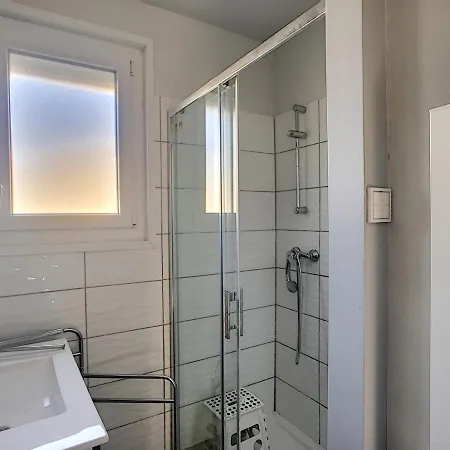 Maison De Plain-pied Avec Terrasse, Centre Ville, à 150m De La - Fr-1-361-334 * Jullouville-les-Pins