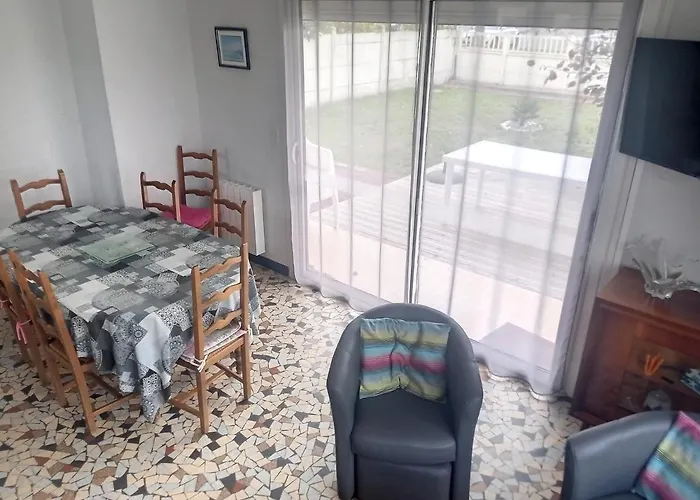 Maison De Plain-pied Avec Terrasse, Centre Ville, A 150m De La - Fr-1-361-334 * Jullouville-les-Pins